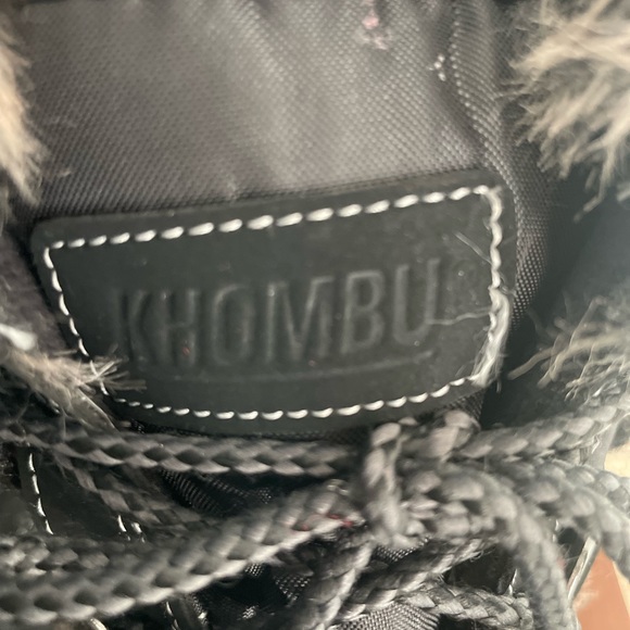KHOMBU KANDICE SNOW BOOT Size 10… Runs small Black with faux fur - Picture 3 of 7